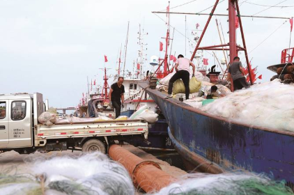 连云港：渔民“备耕”待开海