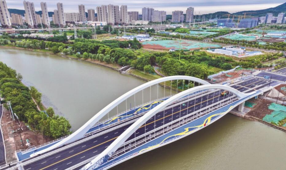 跨秦淮新河大桥进入收尾阶段